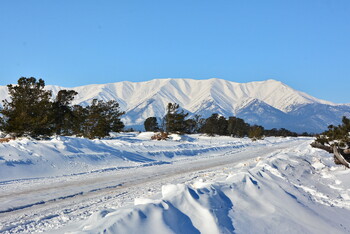 В Бурятии спасают туристов, пострадавших при спуске с перевала