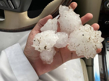 В ОАЭ выпал град гигантского размера  