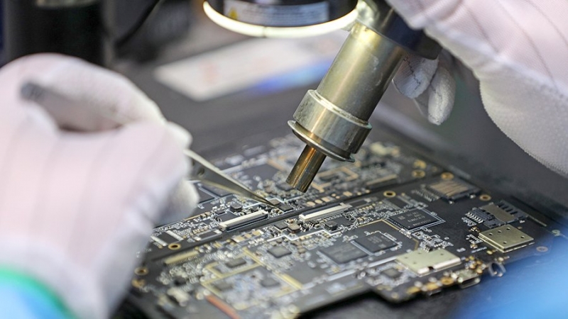 Мантуров указал на возможность РФ удвоить долю своей электроники на рынке