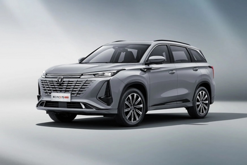 Рестайлинговый кроссовер Changan CS75 Plus опять нескромно объявлен новым поколением