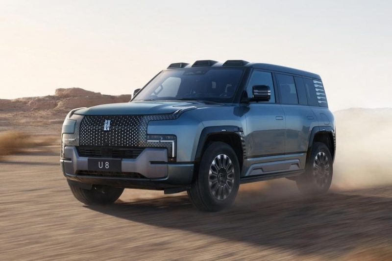 Роскошный рамный внедорожник BYD Yangwang U8 показал салон