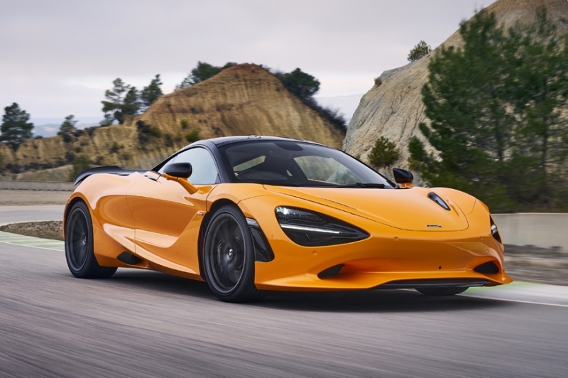 Суперкар McLaren 750S получил модернизированный двигатель и доработанное шасси