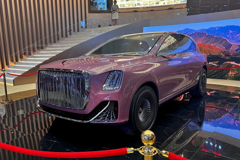 Триумф китайского дизайна: Hongqi E-LS показывает Майбаху и Аурусу «как надо»
