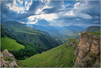В Дагестане туристка сорвалась с аттракциона в каньон
