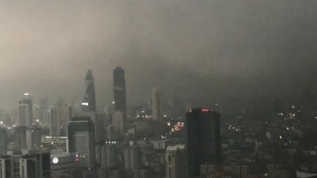 В Стамбуле среди дня внезапно наступила ночь (ВИДЕО)