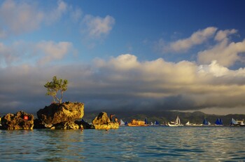 Филиппины готовятся к приходу мощного тайфуна «Мавар»