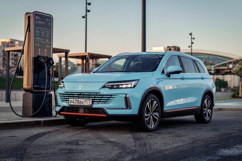 Гибридный кроссовер Skywell HT-i в России: объявлены цены и комплектации