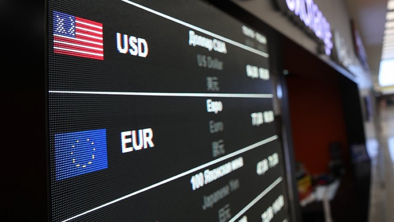 Курс доллара по итогам торгов на Мосбирже вырос до 78,19 рубля