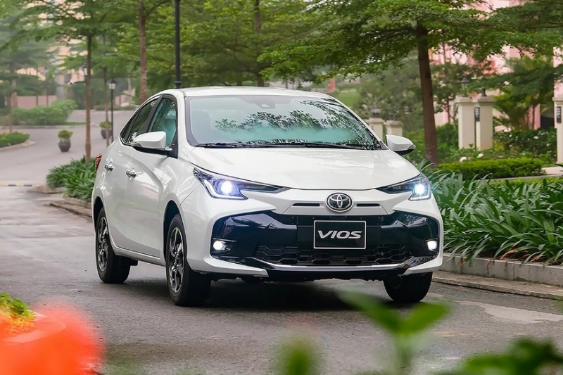 Обновлённый бюджетник Toyota Yaris: теперь и седан