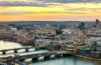 Отели Лондона резко повысили цены перед коронацией Карла III