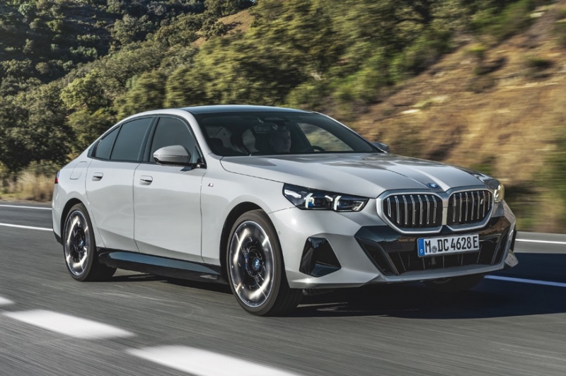 Рассекречены седан BMW 5 series нового поколения, а также его электрическая версия i5