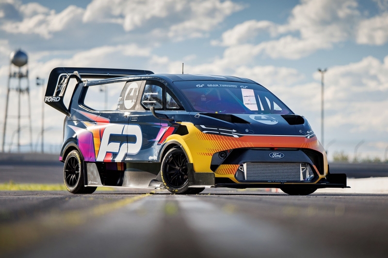 Царь горы: трёхмоторный суперфургон Ford SuperVan 4.2 с монструозной аэродинамикой