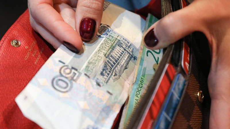 Эксперт посоветовала учить детей обращаться с деньгами с раннего возраста