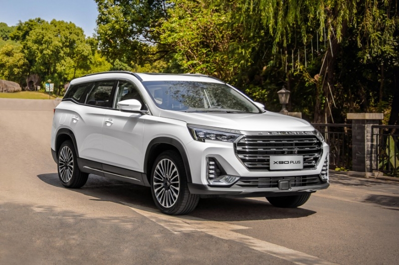 Jetour стартует в России с большим кроссовером X90 Plus: цены и комплектации