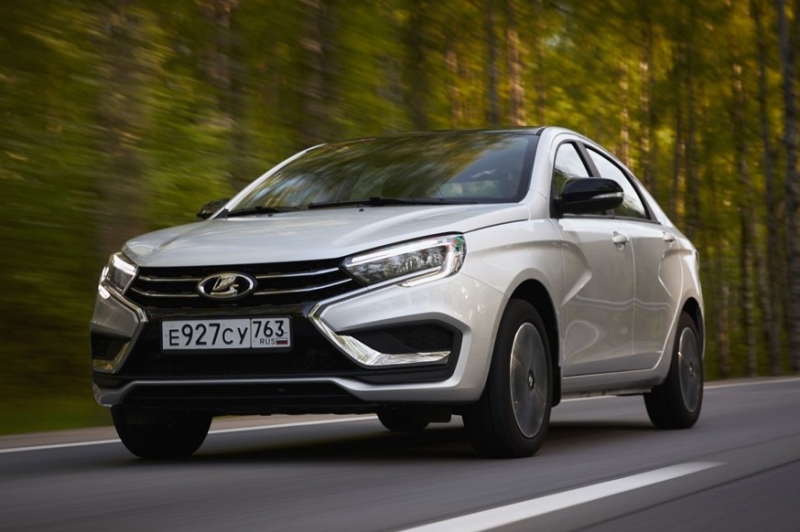 Пополнение линейки: стартуют продажи обновлённых седанов и универсалов Lada Vesta