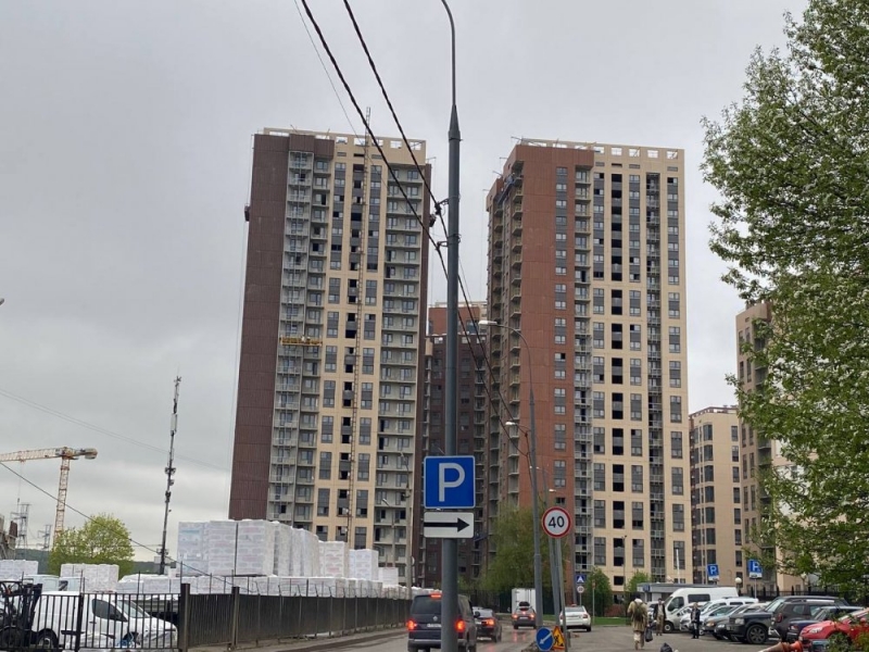 Бесплатную парковку создали на месте незаконной стоянки на улице Коновалова