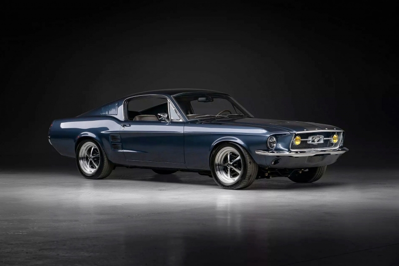 Дорого и дотошно: образцовый рестомод от Velocity на базе классического Ford Mustang