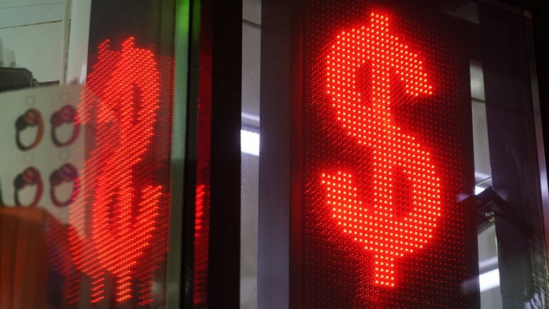 Курс доллара превысил 90 рублей впервые с марта 2022 года