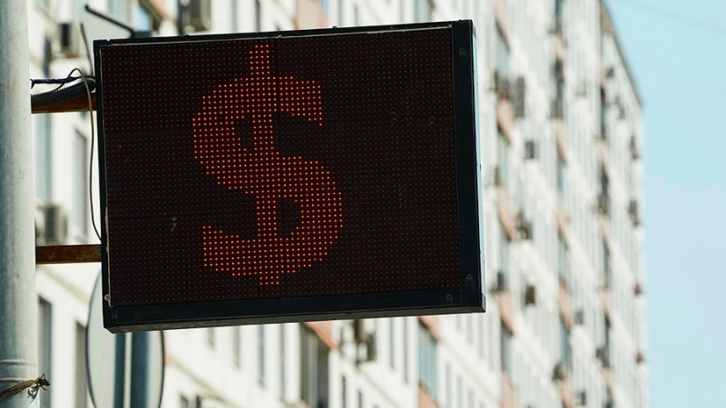 Курс доллара превысил 92 рубля впервые с 7 июля