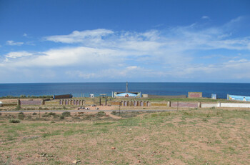 На озере Иссык-Куль моторная лодка врезалась в теплоход, есть погибшие