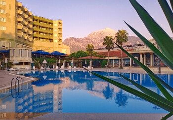 Некоторые отели Турции возобновляют приём российских карт