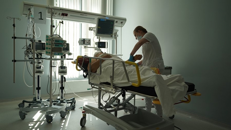 Путин поручил своевременно индексировать зарплаты в бюджетной сфере