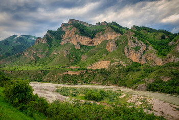 Туристка из Белоруссии сорвалась с обрыва в Кабардино-Балкарии