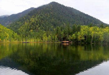 Туристы пропали на реке в Бурятии после опрокидывания четырёх катамаранов