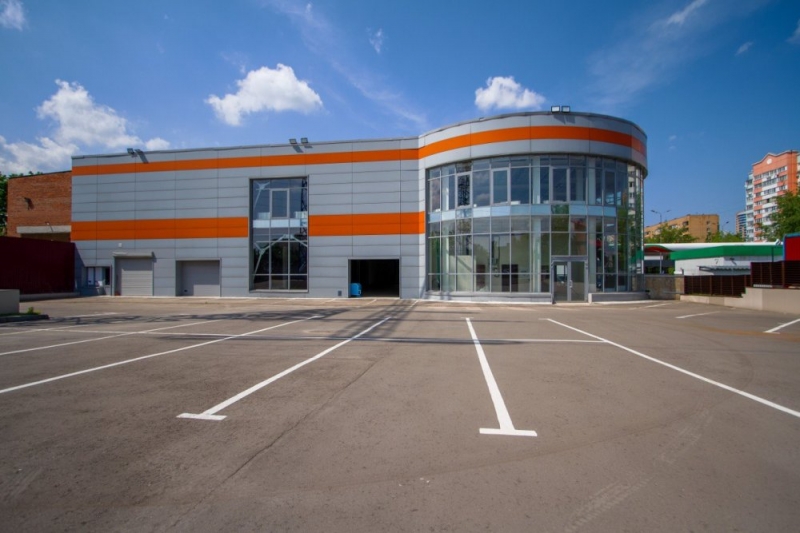 В Реутове построили здание автосалона