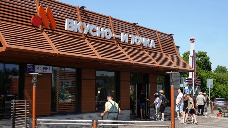 «Вкусно — и точка» прокомментировала сообщения об отмене бесплатных обедов для работников