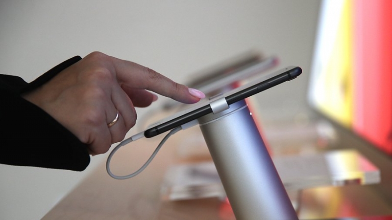 Аналитик объяснил снижение продаж смартфонов и компьютеров во всем мире