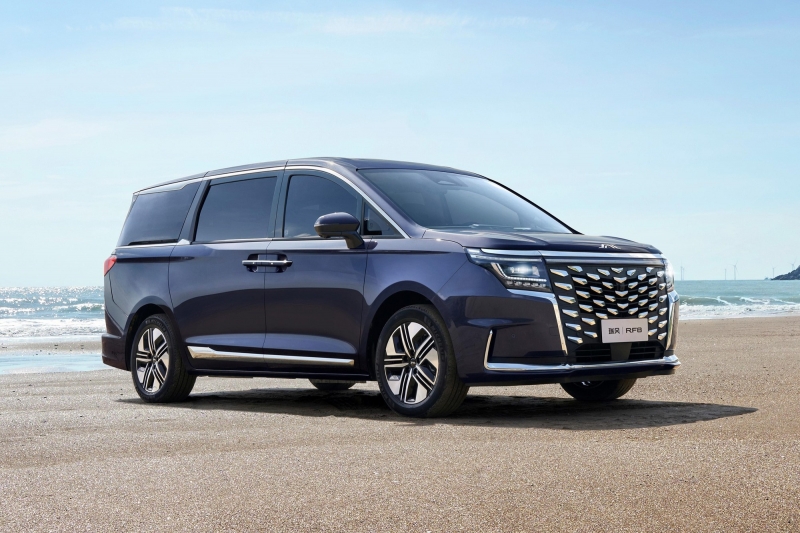 JAC Refine RF8: первенец линейки минивэнов нового поколения, роскошных и экологичных