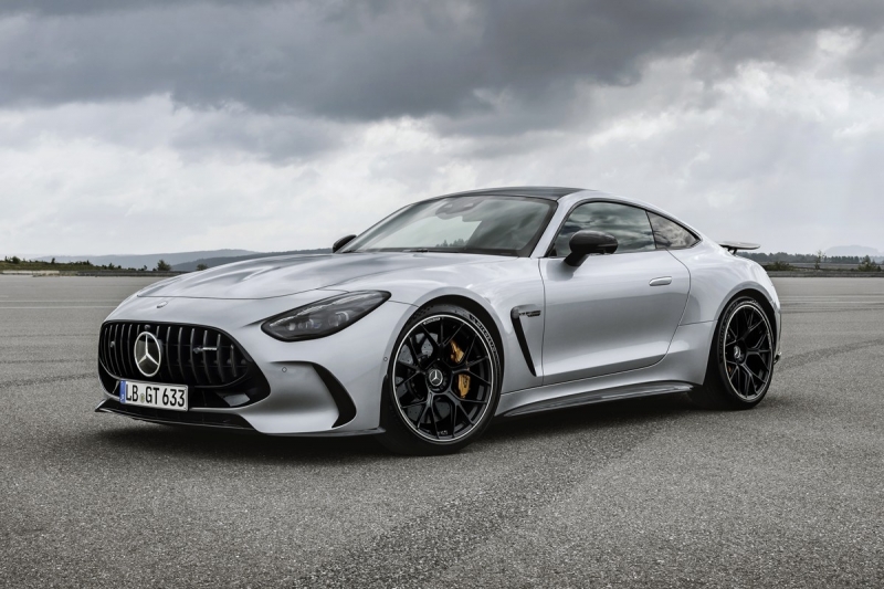 Новое купе Mercedes-AMG GT: второй ряд сидений и полный привод уже в базе