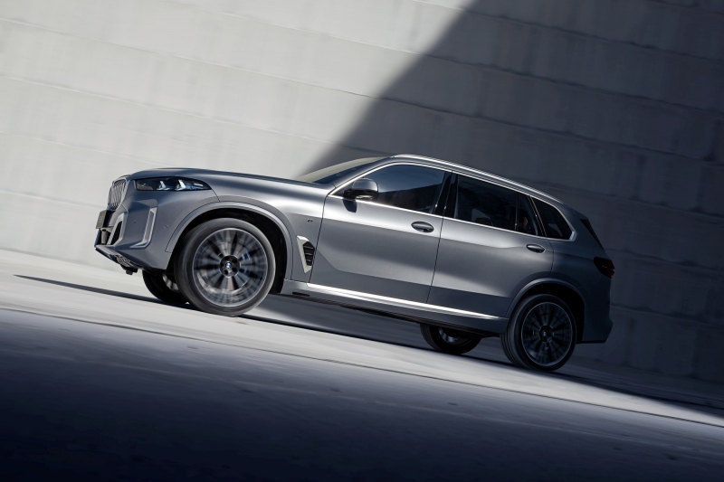 Ставший хитом китайский удлинённый BMW X5 обновлён через полтора года после дебюта