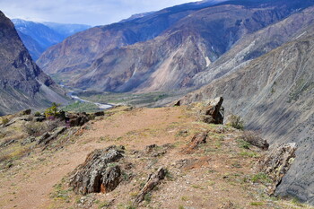 Тургруппа попала под камнепад на горе Белуха на Алтае