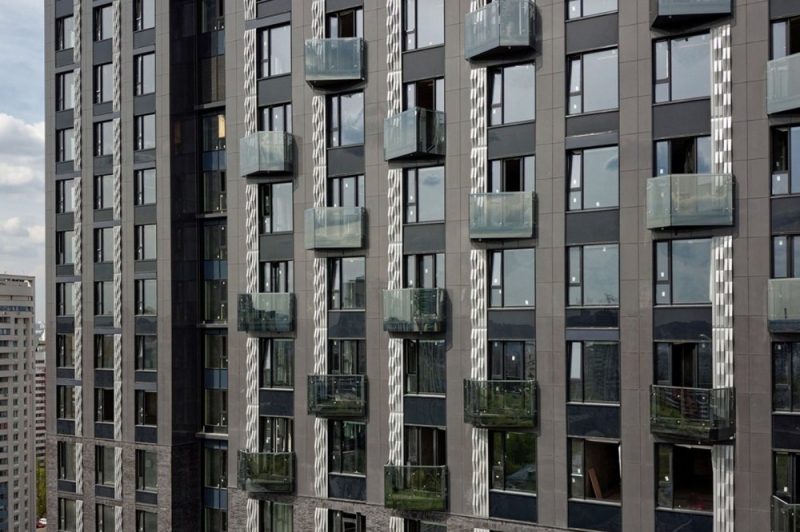 400 собственников получили ключи от квартир в небоскребе Crystal