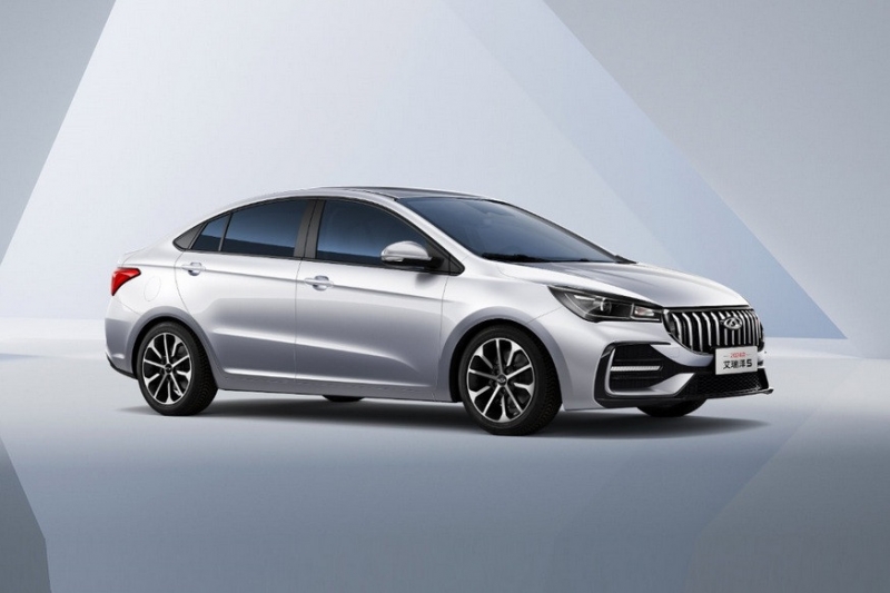 Chery обновила свой самый доступный седан: агрессивнее и чуть мощнее