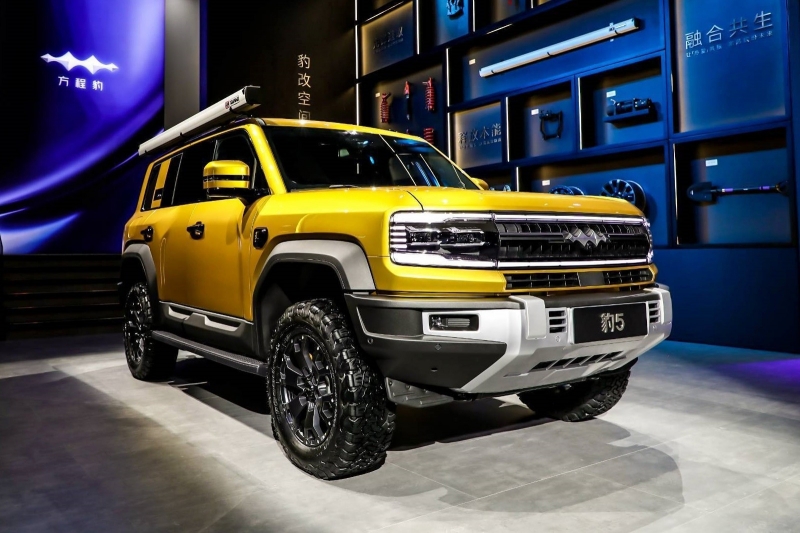 Рамный внедорожник FangChengBao Leopard 5 от BYD показал свой «хрустальный» салон