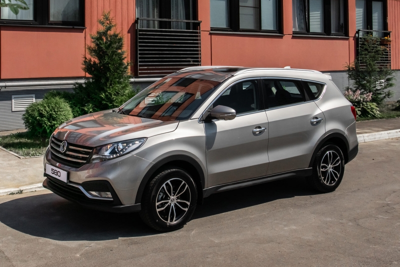 Семиместный кроссовер Dongfeng 580 снова можно купить в РФ, названа цена