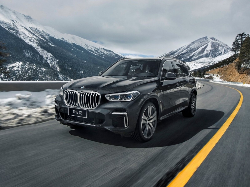 Спрос на премиальные автомобили в России старше 3 лет вырос летом на 63,9%