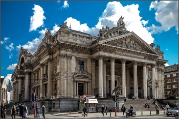 В Бельгии турист из Ирландии повредил известную статую 