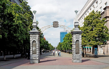 В Челябинске два человека выпрыгнули из окна гостиницы из-за пожара