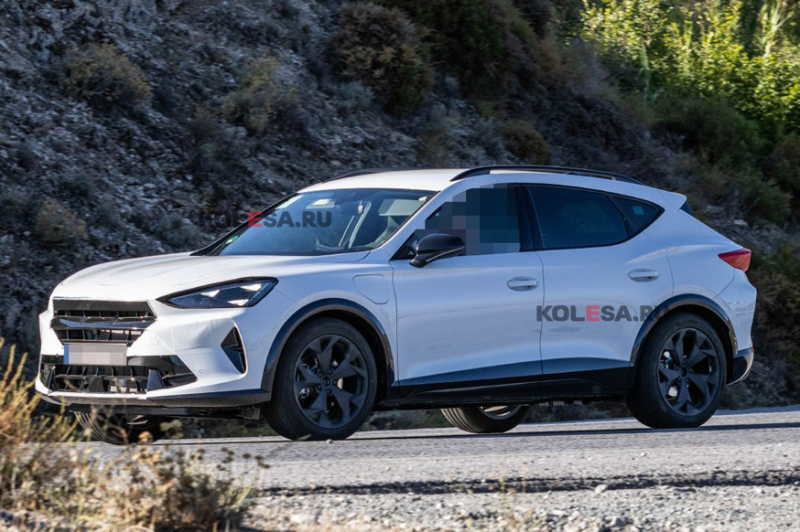 Cupra собирается обновить Formentor: кроссовер начал избавляться от маскировки