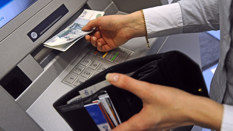 Доход конем: россиян с зарплатой от 100 тыс. стало почти вдвое больше