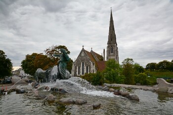 На севере Европы готовятся к удару сильнейшего шторма «Бабет» 