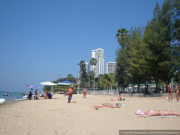 Постояльцы горящего отеля в Паттайе выбежали ночью на улицу