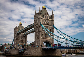 Великобритания увеличила визовый сбор 