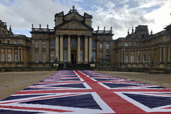 Четверо британцев арестованы за кражу золотого унитаза из дворца Бленхейм