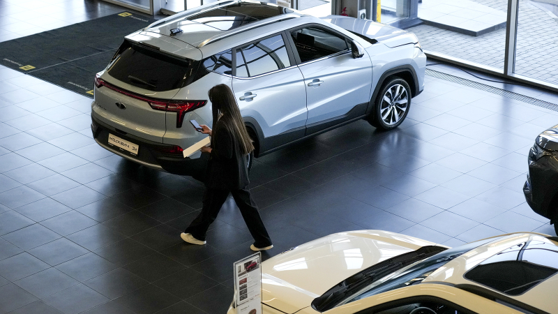 Далекие мотивы: «Тинькофф» запустит онлайн-продажу машин «Москвич» с доставкой