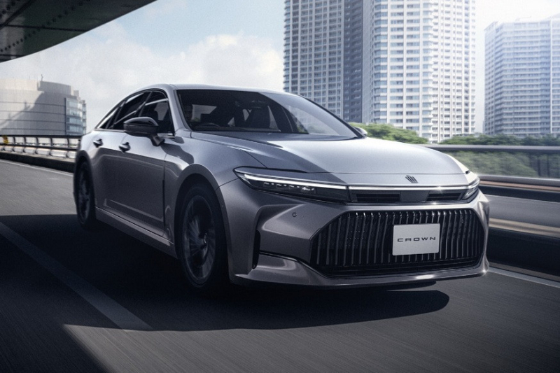 Истинный наследник Toyota Crown выходит на рынок: задний привод и две установки на выбор